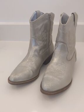 Coconuts by Matisse Silver Western-Style Ankle Boots